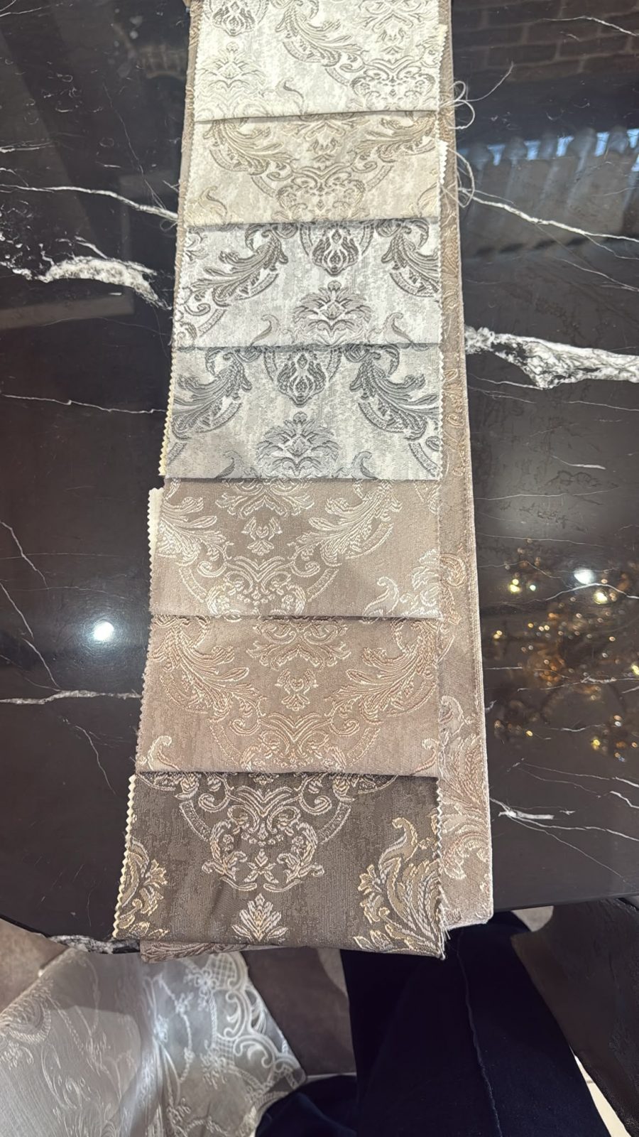 Damask Desenli Jakarlı Kumaş